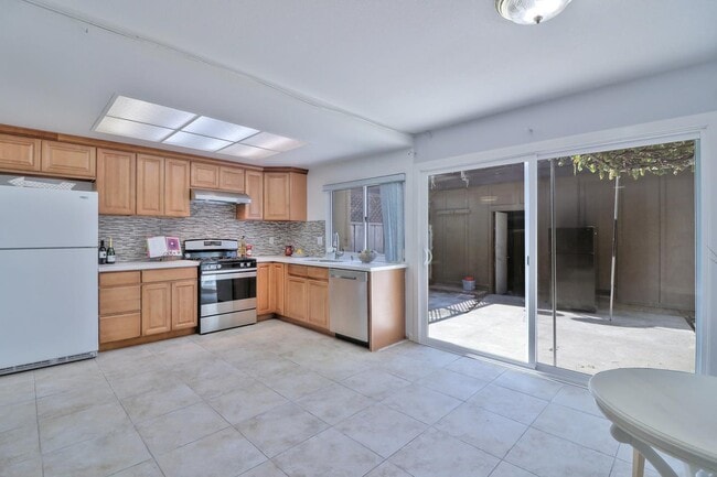 Building Photo - 891 Beaver Creek Way