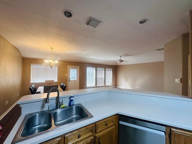 Building Photo - 2509 Windblown Dr