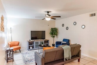 Building Photo - 628 Magnolia St