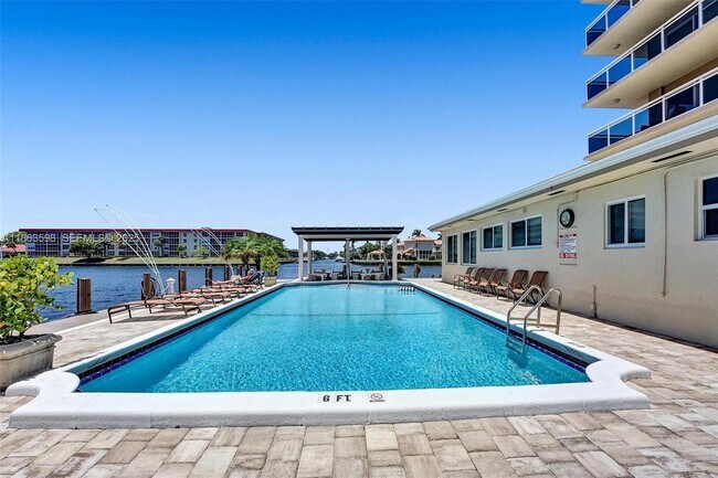 Building Photo - 1160 Hillsboro Mile