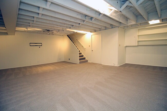 Building Photo - 803 NE Laurelhurst Pl