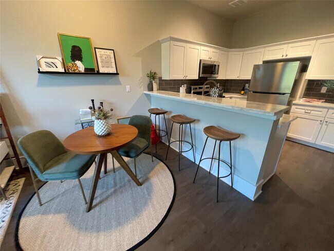 Building Photo - 2727 Houston Ave