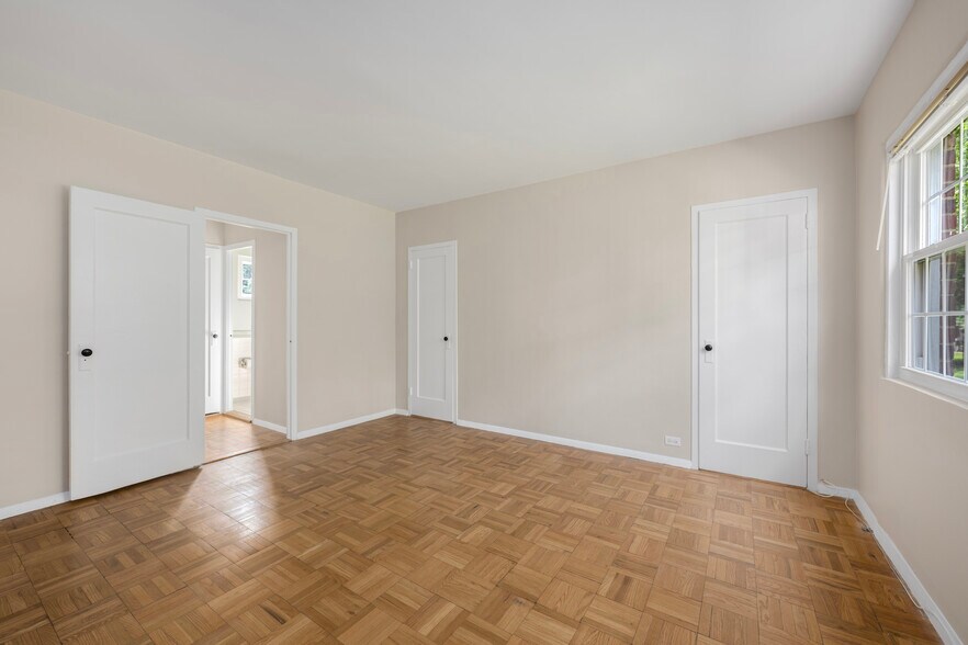 Building Photo - 3624 Valley Dr