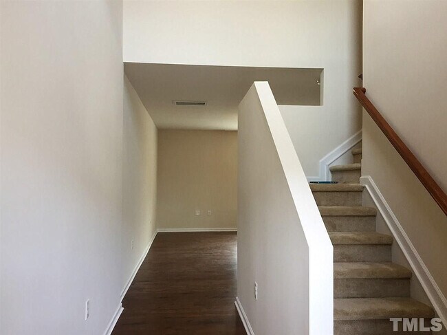 Building Photo - 1023 Saffron Loop