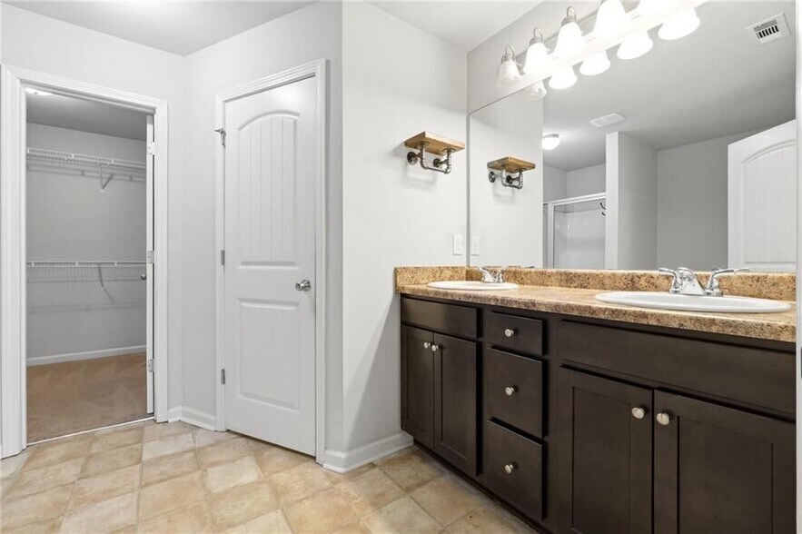 Building Photo - 331 Turtle Creek Dr