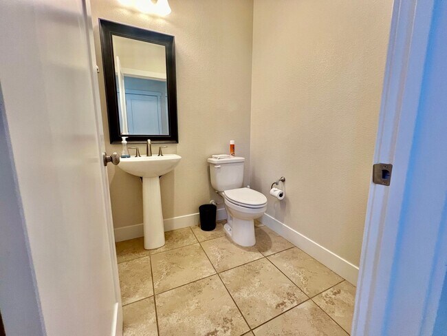 Building Photo - Application Pending! Lovely 4 bedroom 2.5 ...