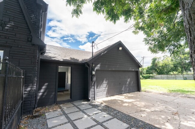 Building Photo - 8134 Niles St