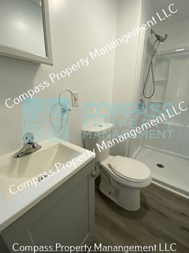 Building Photo - $1195 - 2 Bed, 1 Bath 1st Floor Apartment ...