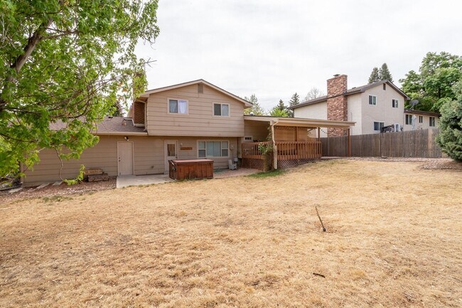 Building Photo - BEAUTIFUL 4BD SPLIT-LEVEL HOME in VILLA LOMA NEIGHBORHOOD - Security Deposit Waiver Available