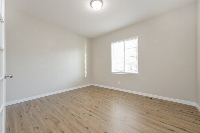 Building Photo - 14937 Melco Ave