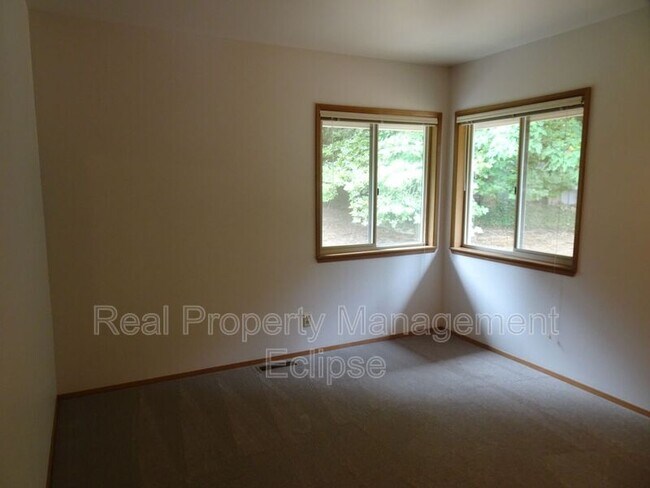 Building Photo - 6910 Old Redmond Rd