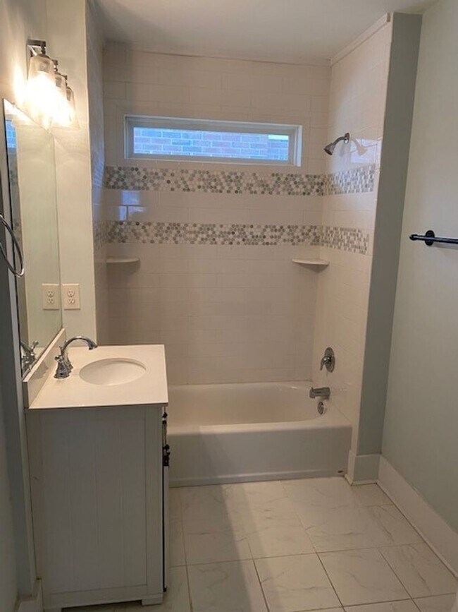 Building Photo - Cargo District home located within walking distance of Downtown Wilmington