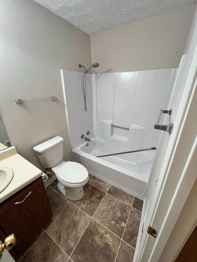 Building Photo - Hard to find and easy to love—this spacious Sugar Hill home won’t last long!