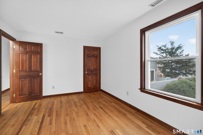 Building Photo - 82 Limewood Ave