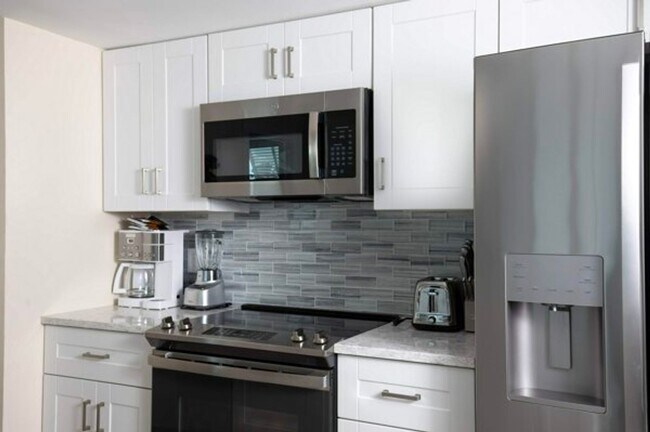 Building Photo - 3635 Seaside Dr
