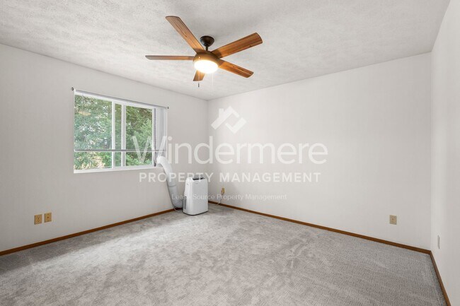 Building Photo - *MOVE IN SPECIAL * 1/2 OFF FIRST FULL MONT...