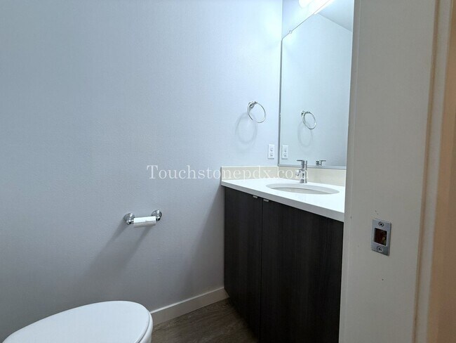 Building Photo - $500 OFF OF RENT! - Contemporary 2 Bedroom, 1.5 Bathroom Apartment, Northeast Portland