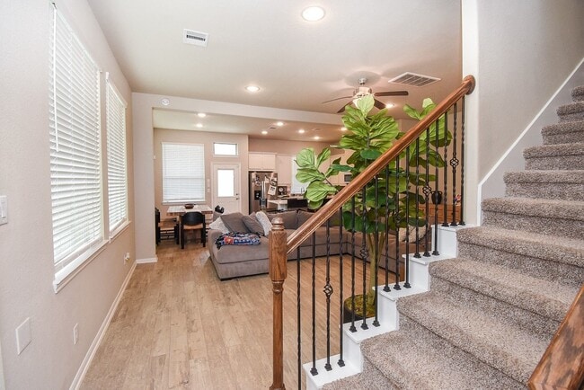 Building Photo - 8726 Laurel Crest Dr