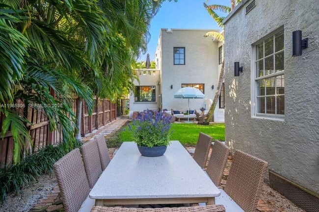 Building Photo - 151 NE 43rd St