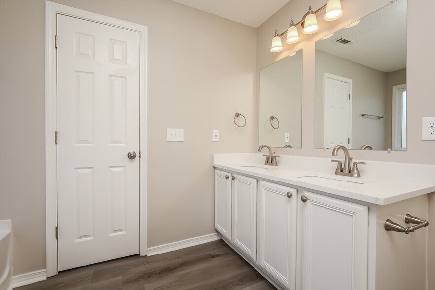 Building Photo - 5625 Dory Dr