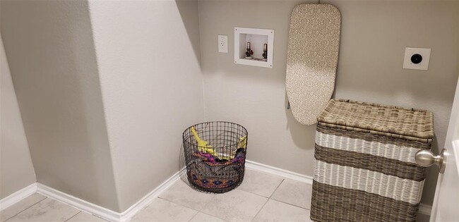 Building Photo - 304 Tordesillas Dr