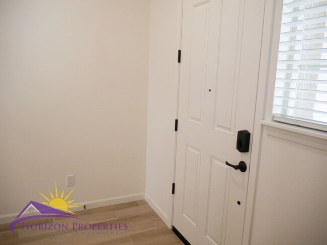 Building Photo - Modern Two-story 3 Bed 2.5 Bath 1,638 sqft Rancho Cordova Solar Home