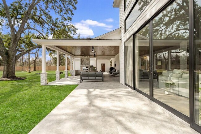 Building Photo - 26511 Meadow Ln