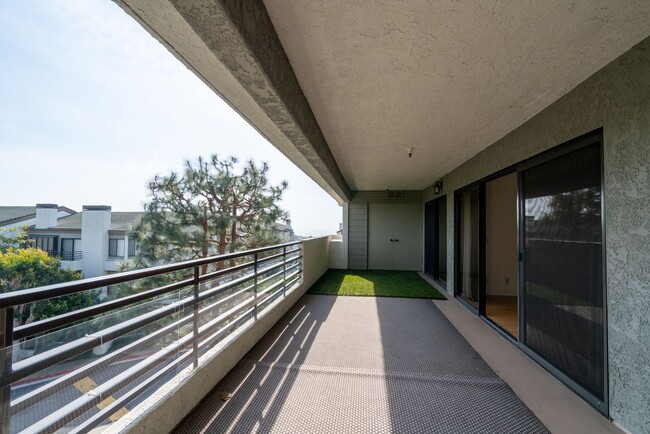 Building Photo - 220 Nice Ln