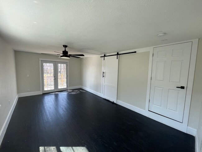 Building Photo - GORGEOUS 4 BEDROOM HOME