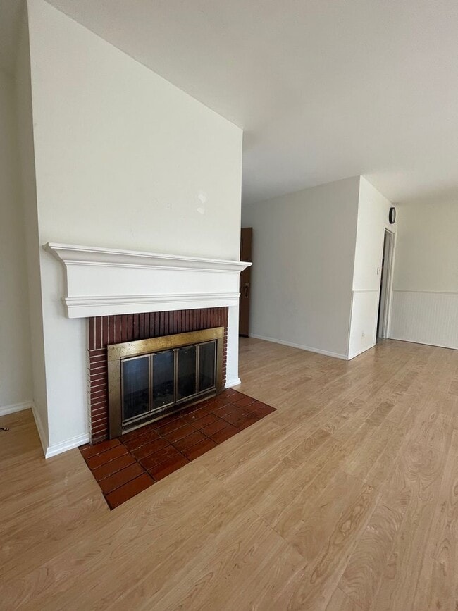 Building Photo - Charming 3 bedroom pool home