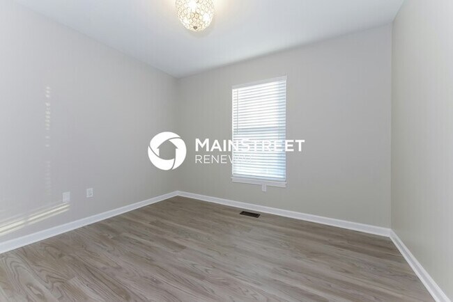 Building Photo - 3 Bedroom Pet-Friendly Home in Independence, MO with Main Street Renewal