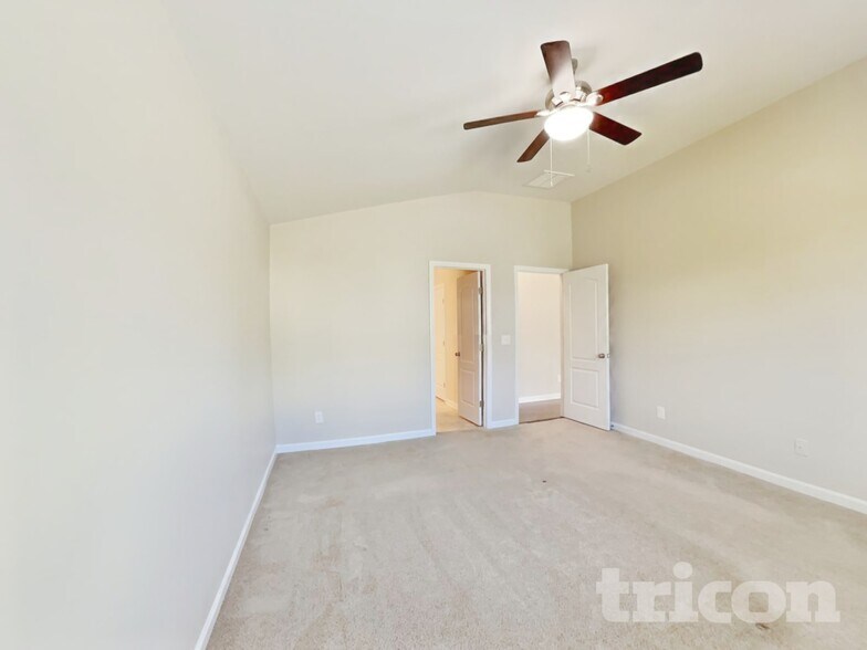 Building Photo - 64 Crew Clb Ct