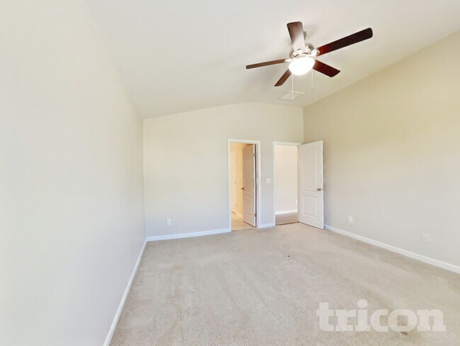 Building Photo - 64 Crew Clb Ct