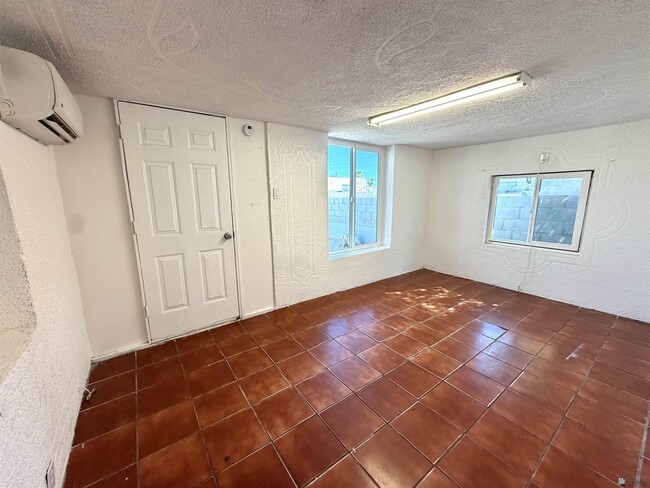 Building Photo - 1181 W 8th Pl