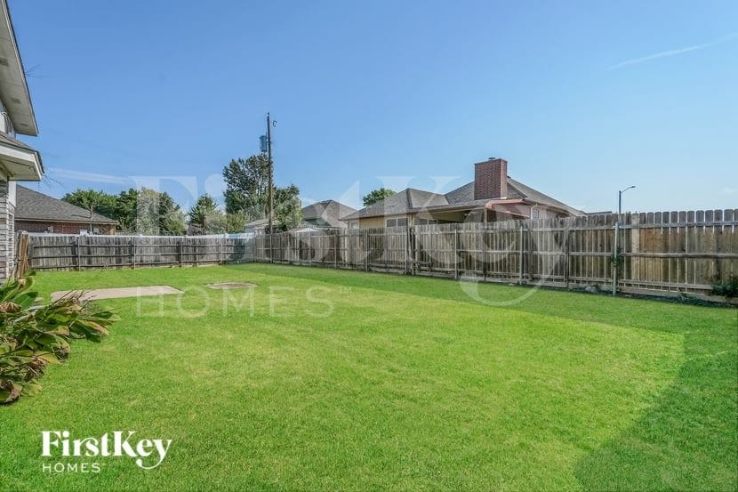 Building Photo - 911 Blewitt Dr