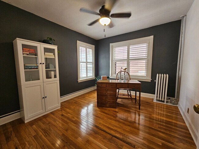 Building Photo - Cap Hill Beautiful 2 Bed Charming and Light Filled condo in the Blenheim