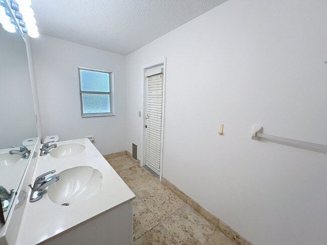 Building Photo - Charming 4-Bedroom Oasis with 3 Baths in P...