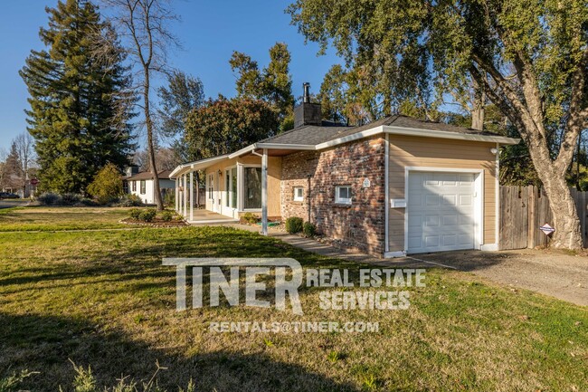 Building Photo - Charming Del Paso Manor Home