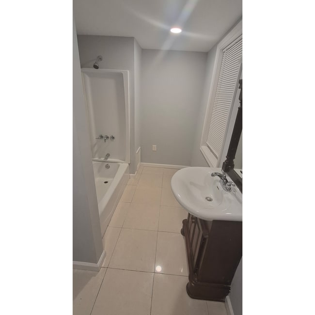 Building Photo - 647 S Pulaski St