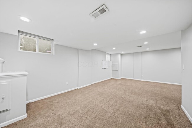 Building Photo - 1094 Farrington Dr