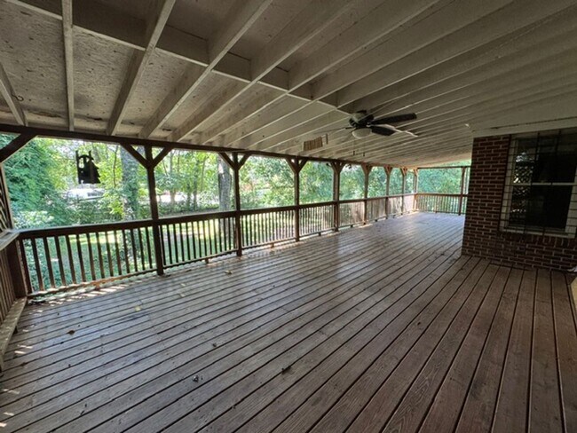 Building Photo - 412 College Ave