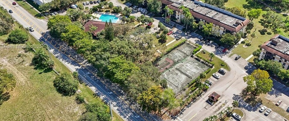 Clubhouse/Pool/Tennis - 5570 NW 44th St
