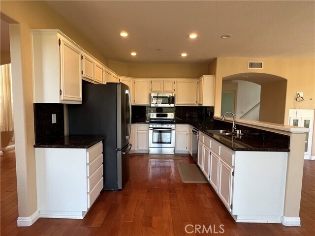 Building Photo - 925 N Ziegler Way