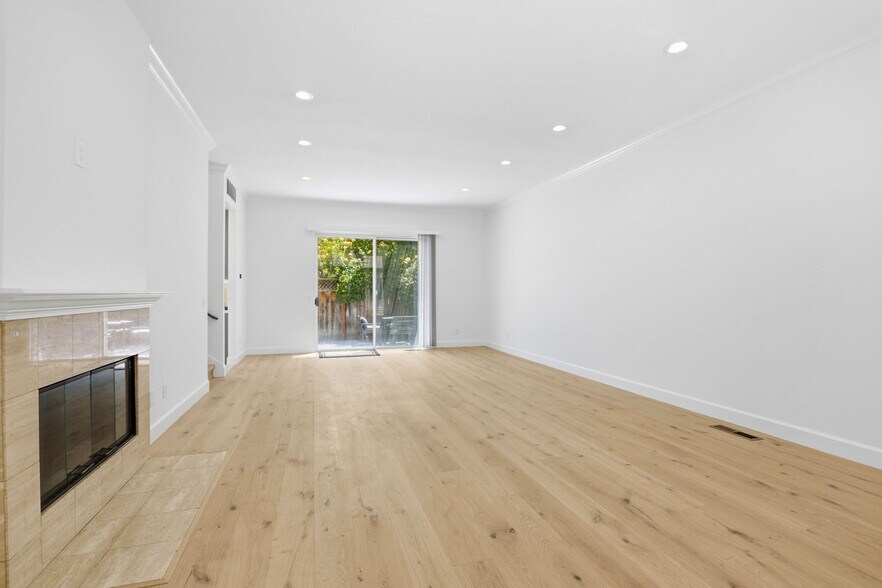 Building Photo - 1104 Lautrec Ter