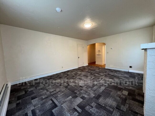 Building Photo - 20 18th St S