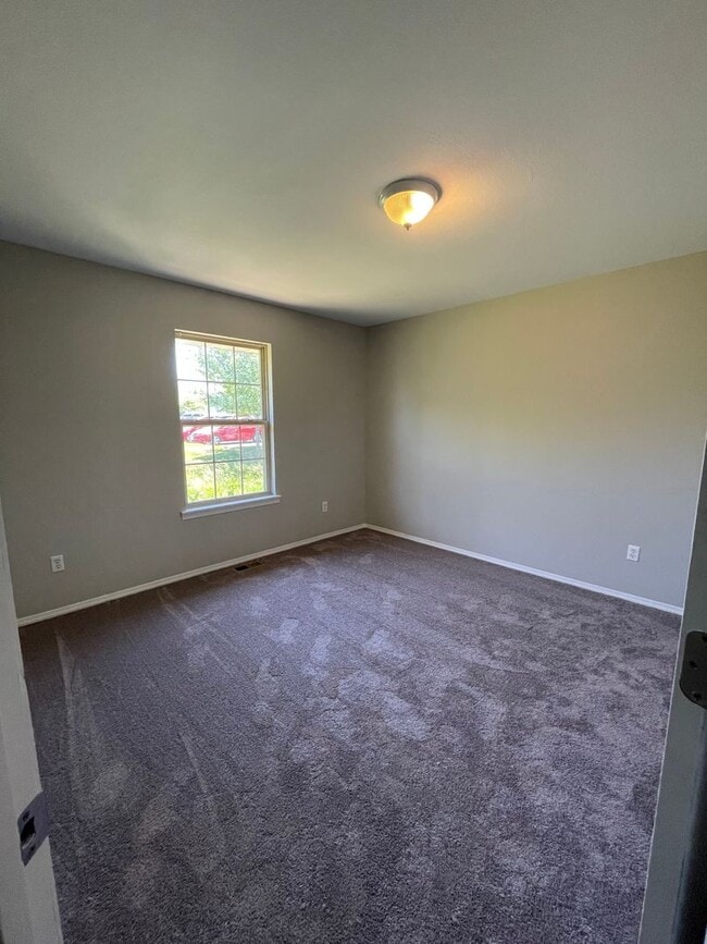 Building Photo - COMING SOON! Duplex in Ozark