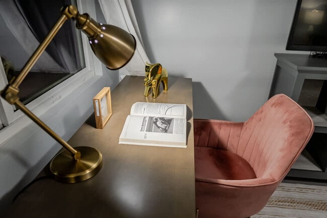 Building Photo - 4989 Randlett Dr