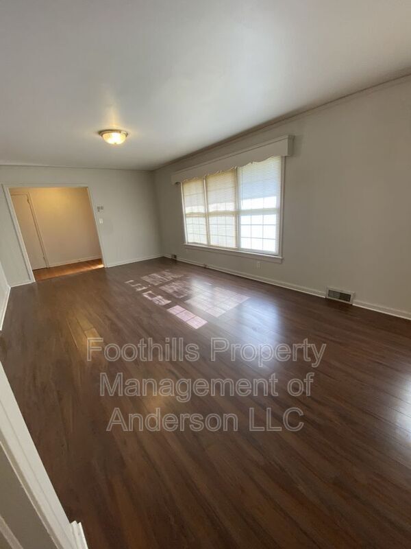 Building Photo - 401 Shannon Way