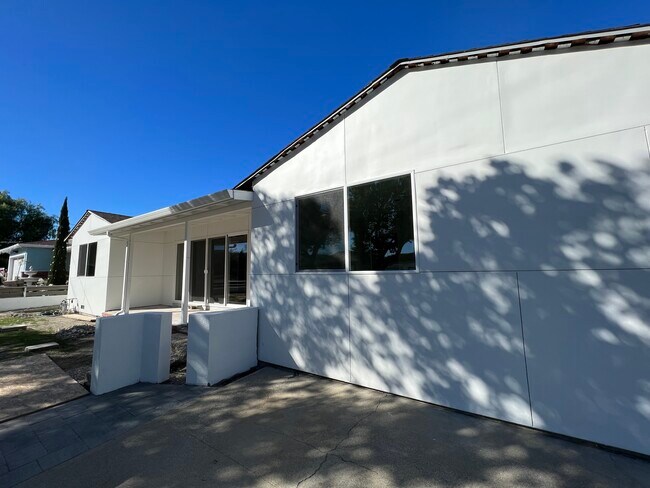 Building Photo - 3856 Brookside Dr