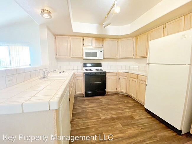 Building Photo - 2 br, 2 bath House - 7950 W. Flamingo Rd #...